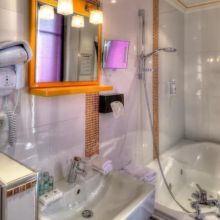 Hotel The Originals Boutique, Aultia,