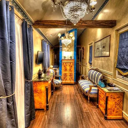The Originals Boutique, Aultia,